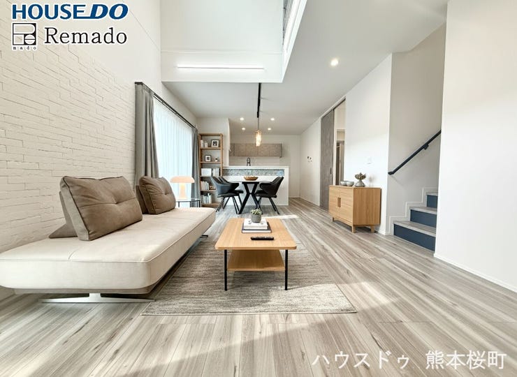 ■家族の笑顔が集う、安らぎとくつろぎの中心地■お気に入りの家具を迎え、窓からは心地の良い光が差し込みます。