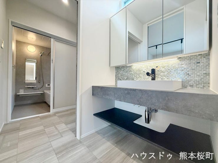 ■清々しいリフレッシュ空間■自分を磨き、気持ちを切り替える。心地よい光が差し込むプライベートスペース