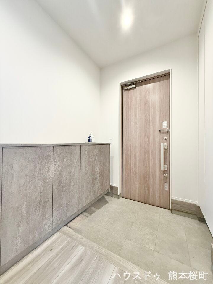 ■「ただいま」の安堵をくれる場所■訪れる人を迎え入れ、帰るたびにホッと一息つける、明るく機能的なエントランス