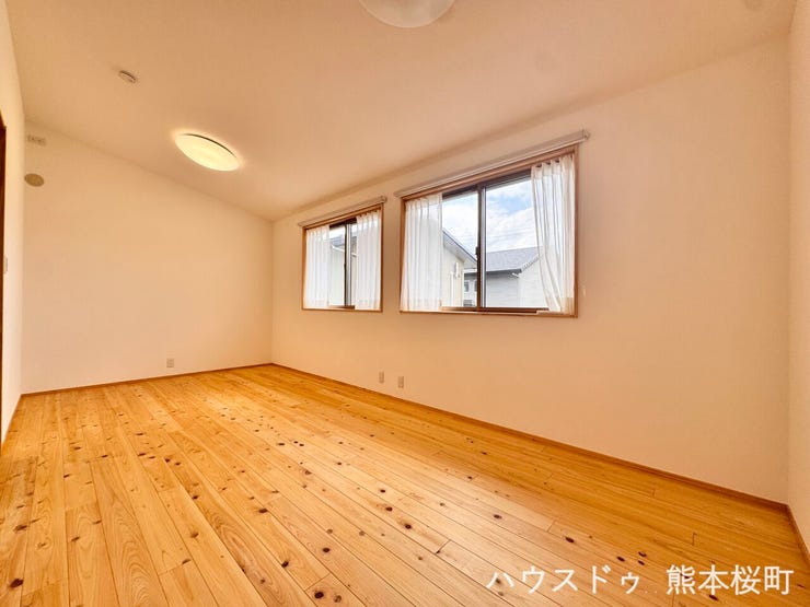 ■2階4.5+4.5帖洋室■心からリラックスできる静けさ、上質な眠りで、毎日をリセットします。明日への活力を養う空間です。