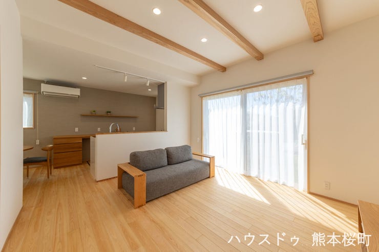 ■安らぎと笑顔の中心地■陽光が優しく降り注ぎ、会話が自然と弾む。ここでは、毎日が特別な時間へと変わります。