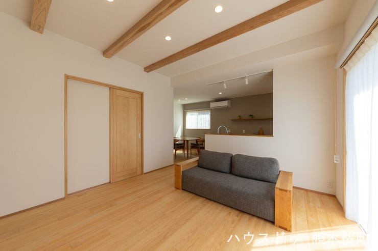 ■安らぎと笑顔の中心地■陽光が優しく降り注ぎ、会話が自然と弾む。ここでは、毎日が特別な時間へと変わります。