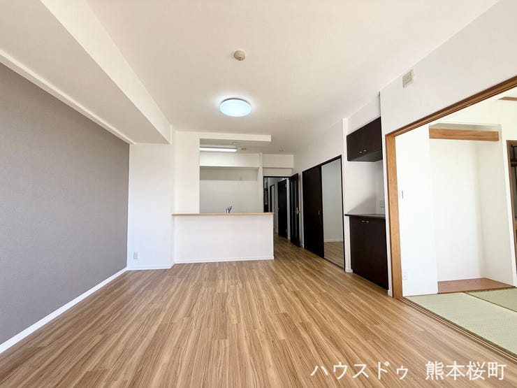 ■□■リビング■□■
15.3帖のLDK♪ゆったりと家族団らんの時間を楽しむことができて、テレビやソファを置いても広々過ごせます♪