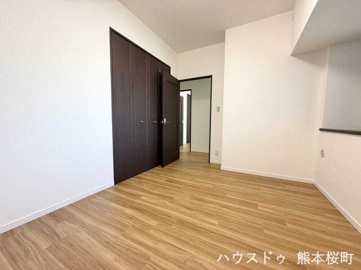 ■□■5.6帖洋室■□■
各部屋に収納スペースあり♪