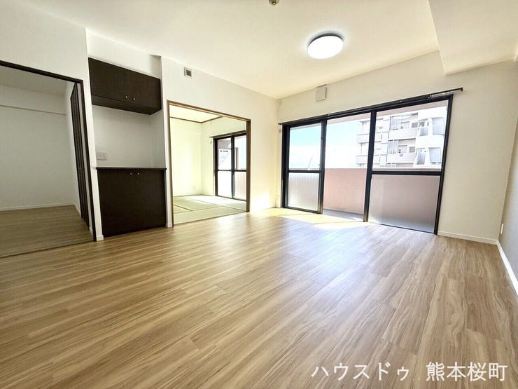 ■□■リビング■□■
15.3帖のLDK♪ゆったりと家族団らんの時間を楽しむことができて、テレビやソファを置いても広々過ごせます♪