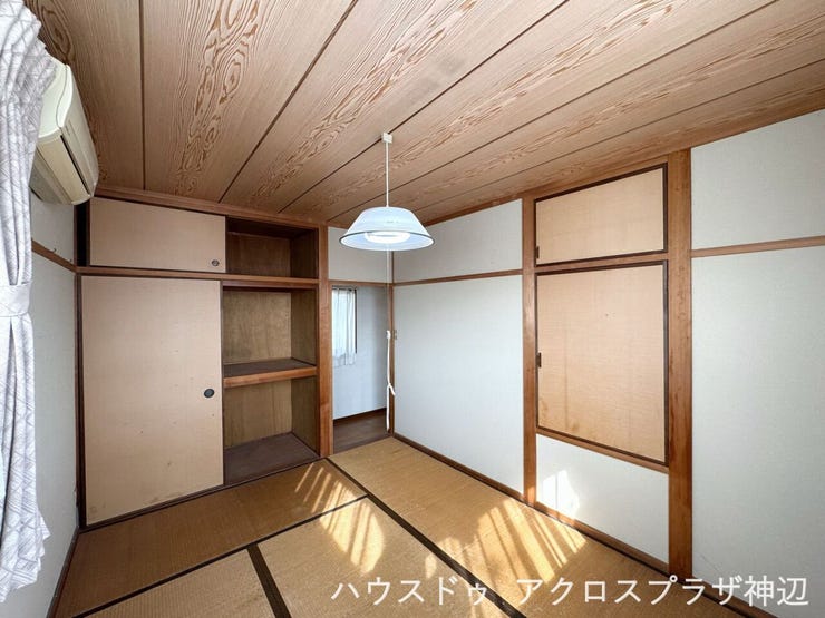 【和室6帖(2F)】
各居室に収納がございます。