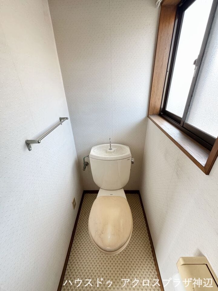 【トイレ(2F)】
各階にトイレがあり、慌てず朝の支度ができます。