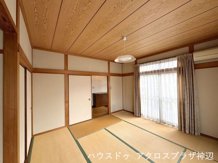 【和室8帖(1F)】
陽当たり良好です。