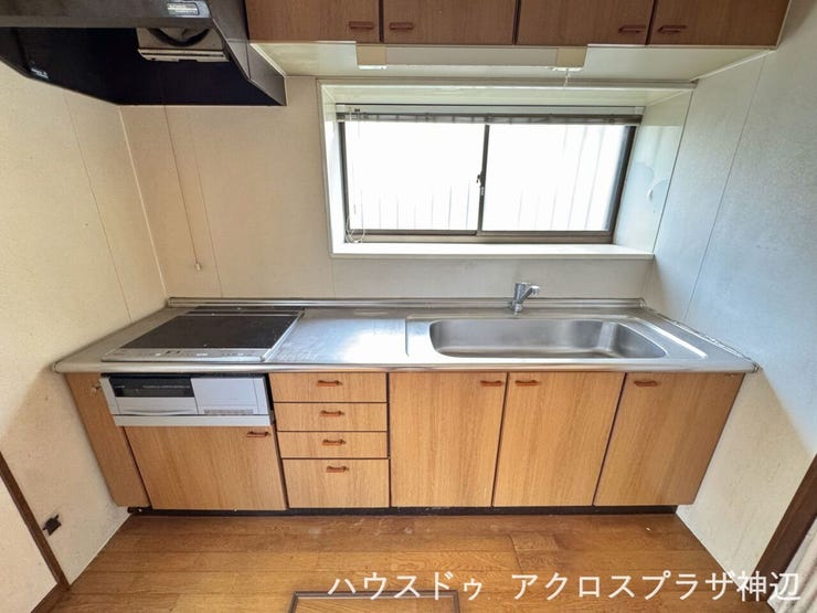 【キッチン】
IHコンロは3口あり、日々のお手入れがしやすいです。