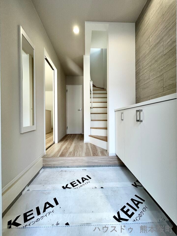 ■□■「しまう」が叶える、美しい玄関■□■大容量のシューズボックスがあることでいつも整理された、気持ちの良い「家の顔」を保てます。