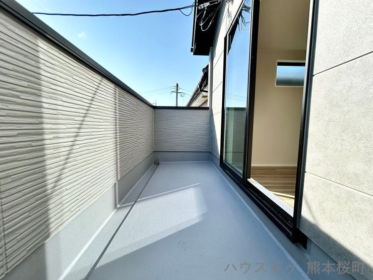 ■□■空の下の開放的な特等席■□■日光浴や読書、外の空気を感じながらリフレッシュ。暮らしを豊かにする、もう一つの心地よい空間です。