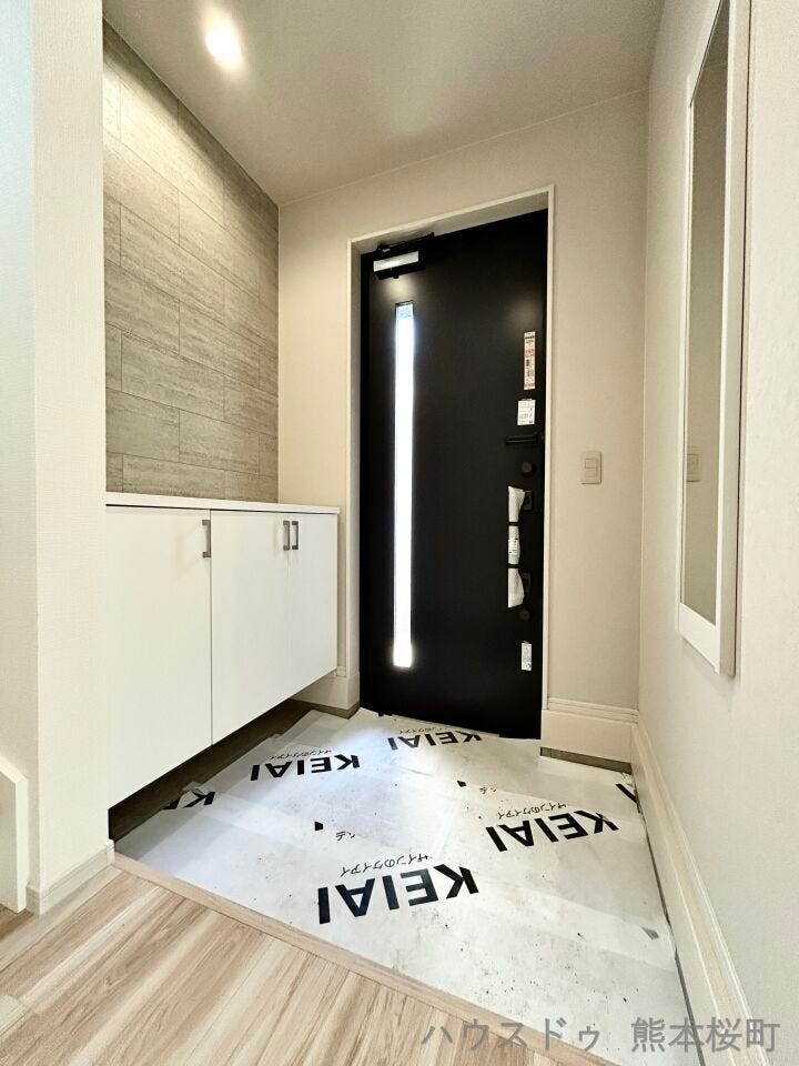 ■□■「ただいま」の安堵をくれる場所■□■訪れる人を迎え入れ、帰るたびにホッと一息つける、明るく機能的なエントランス。