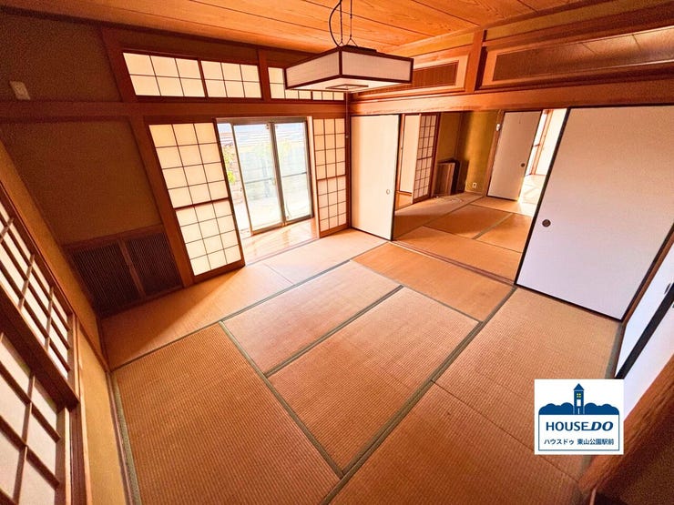 和室には縁側があります。
南向きの間取りなので日当たりも良くおすすめです