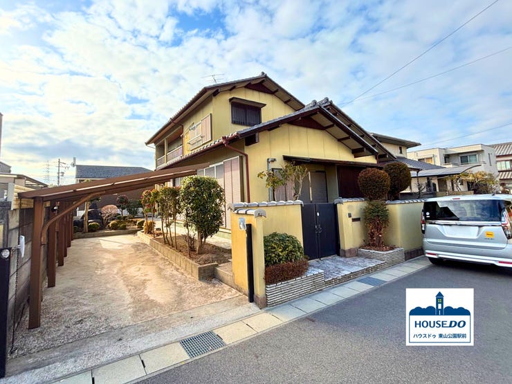 【外観】
閑静な住宅街に位置する、趣のある日本家屋です。
星ヶ丘駅などに直通の「梅森坂」バス停まで徒歩約4分!