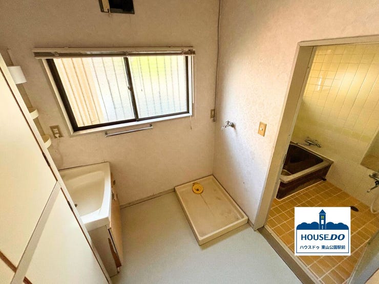 脱衣スペースも十分な洗面所です