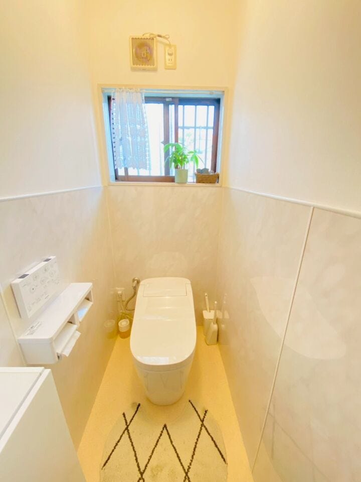 温水洗浄暖房便座付き♪
水回りも優しく明るい雰囲気です。
