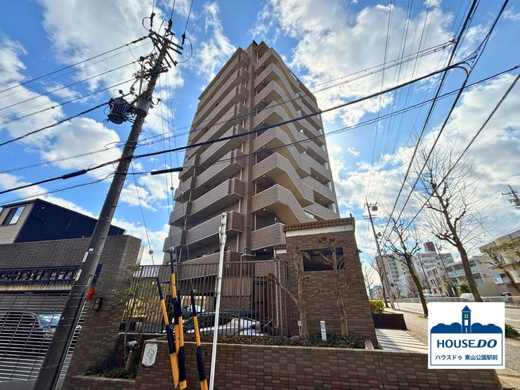 【外観】
名城線「総合リハビリセンター駅」まで徒歩約7分。
鶴舞線「八事駅」まで徒歩約9分。2路線利用可♪
ショッピングセンターが徒歩約7分。
保育園、幼稚園が徒歩約8分圏内と、ファミリー層向きです