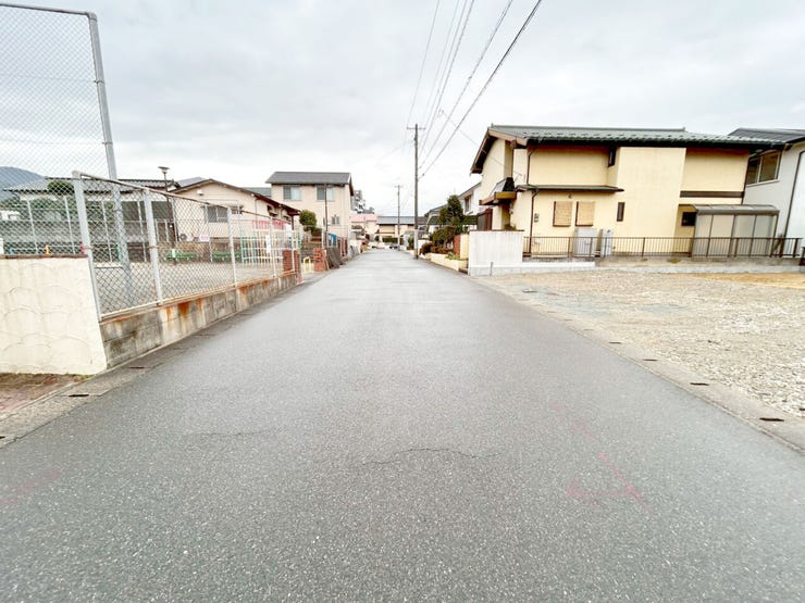 ◆小倉南区石田南1丁目1期新築戸建て◆駐車場並列4台◆小学校徒歩約8分◆LDK約20帖◆WIC