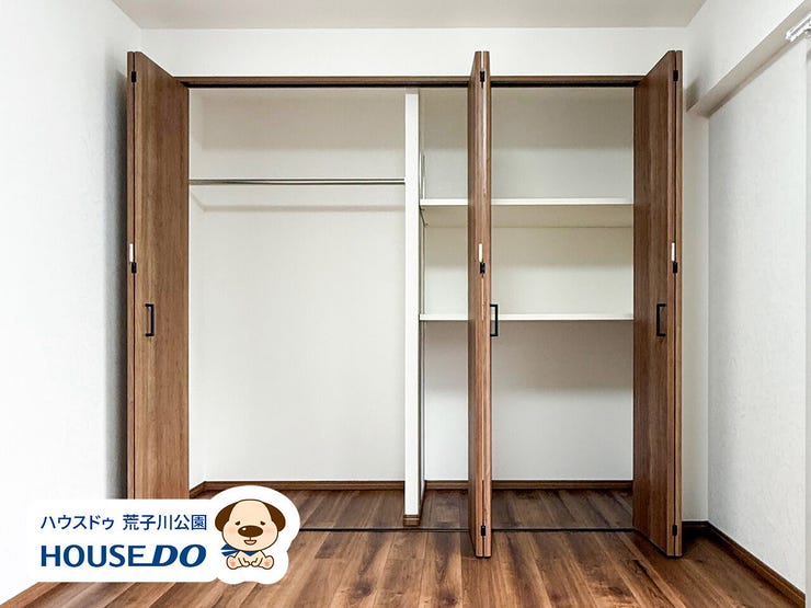 収納たっぷり!壁一面のクローゼット。