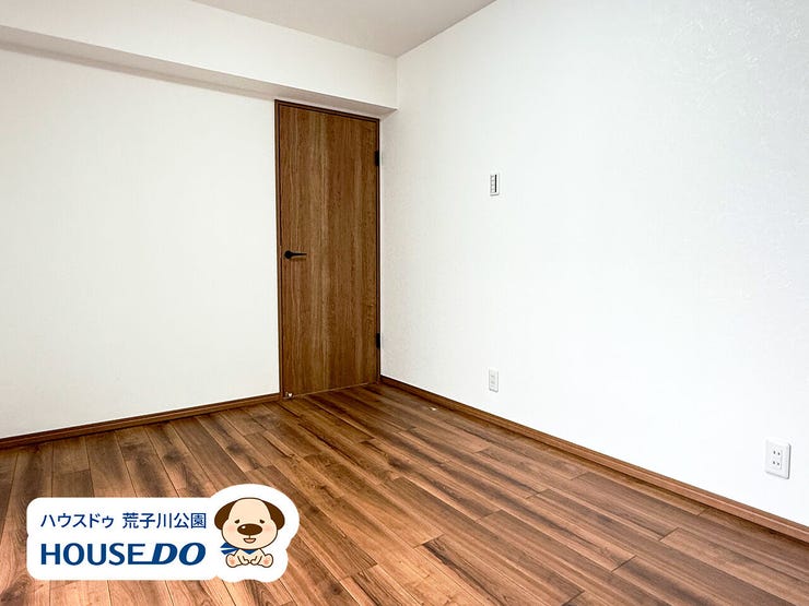 大型収納付きの南側洋室。