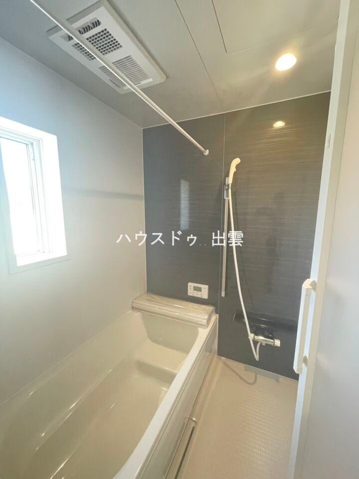 高い信頼性を備えた住まい。地震にも強い設計に加え、ZEH水準の性能で一年を通して快適な室内環境で過ごせます。見えない部分にもこだわり、技術と工夫を重ねた品質。