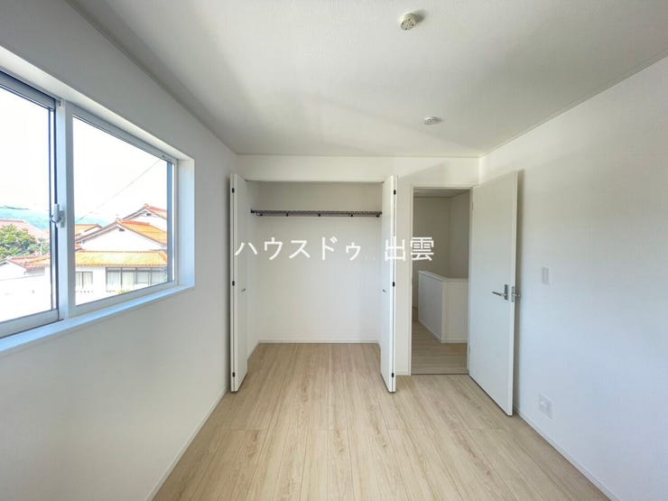 夏は涼しく冬は暖かい快適な室内環境と、光熱費の負担軽減を両立。毎日の暮らしやすさと将来の安心を見据えた住まいです。