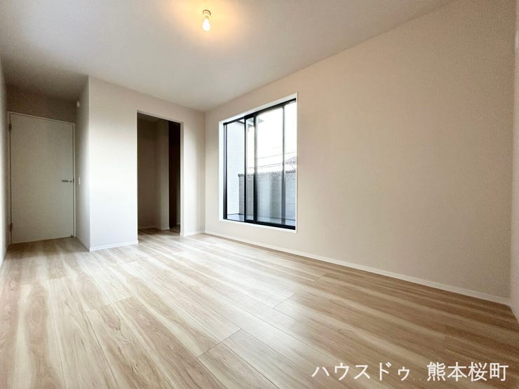 ■2階9.8帖洋室■心からリラックスできる静けさ、上質な眠りで、毎日をリセットします。明日への活力を養う空間です。