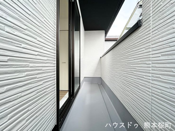 ■空の下の開放的な特等席■日光浴や読書、外の空気を感じながらリフレッシュ。暮らしを豊かにする、もう一つの心地よい空間です。