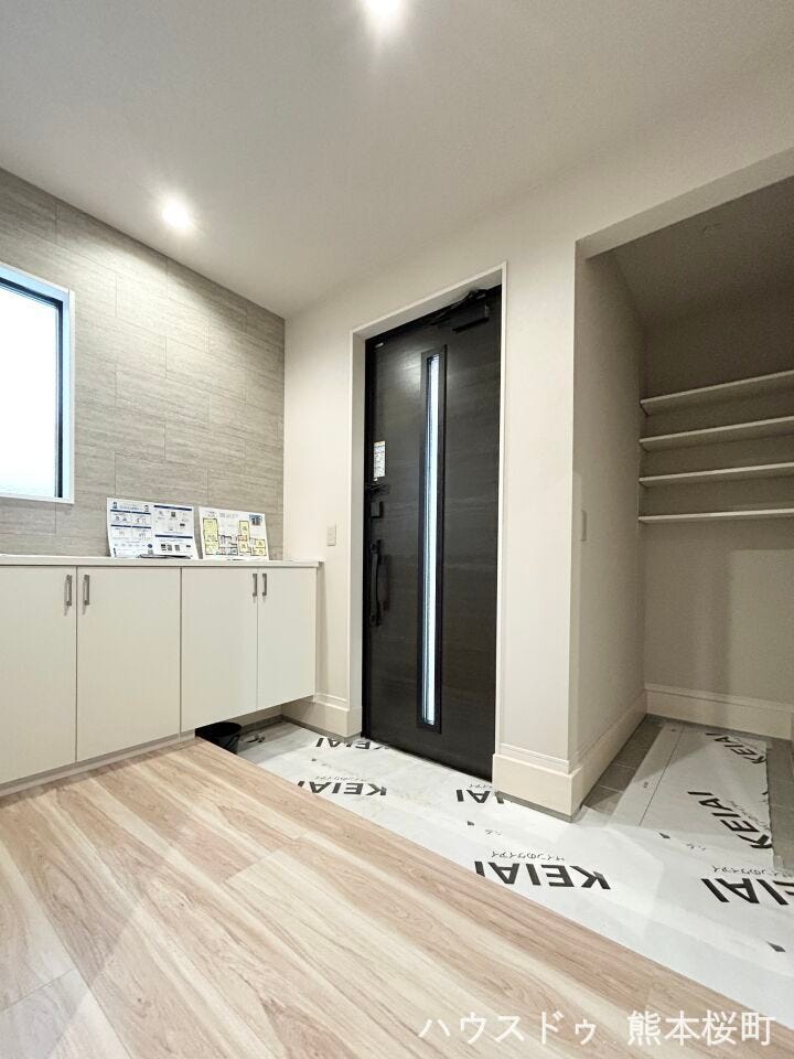 ■「ただいま」の安堵をくれる場所■訪れる人を迎え入れ、帰るたびにホッと一息つける、明るく機能的なエントランス。