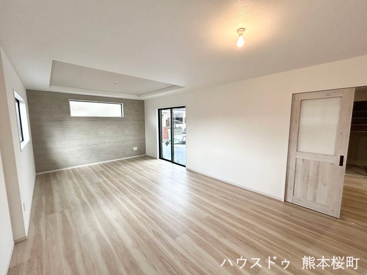 ■安らぎと笑顔の中心地■陽光が優しく降り注ぎ、会話が自然と弾む。ここでは、毎日が特別な時間へと変わります。