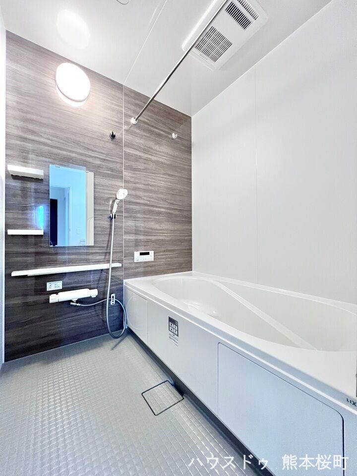 ■□■浴室■□■
1日の疲れを癒すあたたかなバスルーム☆暖房換気乾燥機付きで雨の日のお洗濯物にも効果的です♪