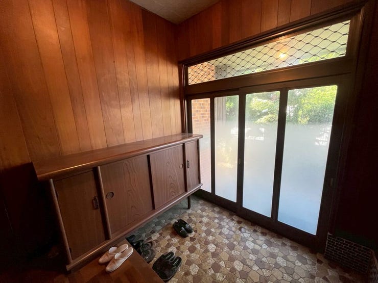 木の温もりに包まれる、ホッとする玄関先です!