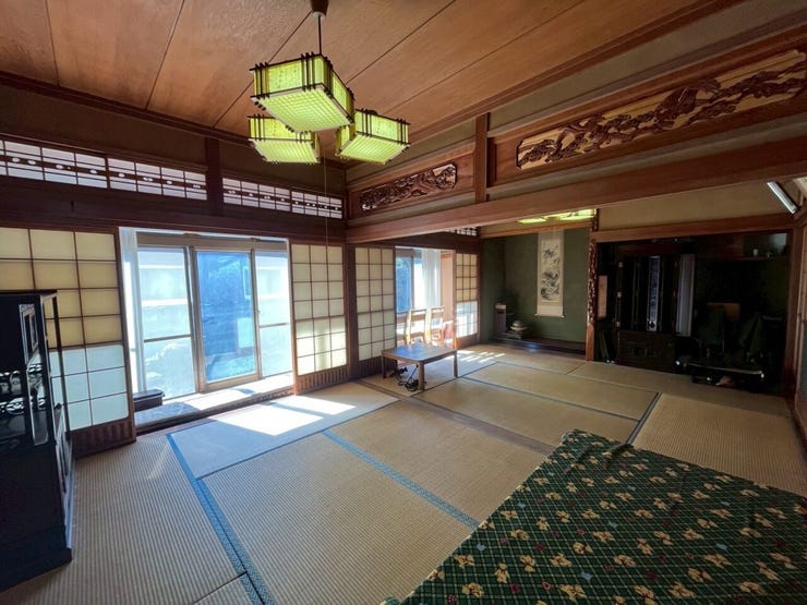 二間続きの美しいしつらえの和室。建具を開け放てば、開放感が更に増しますね!