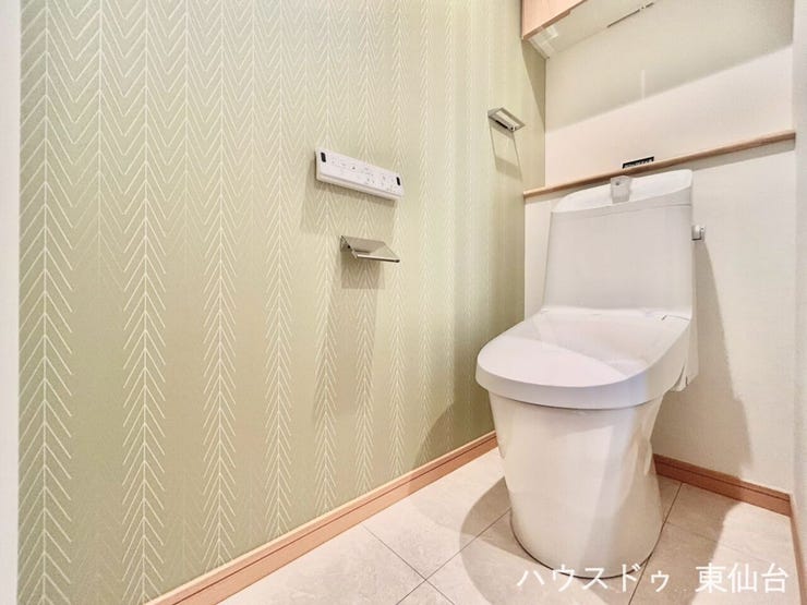 アクセントクロスがオシャレなトイレです