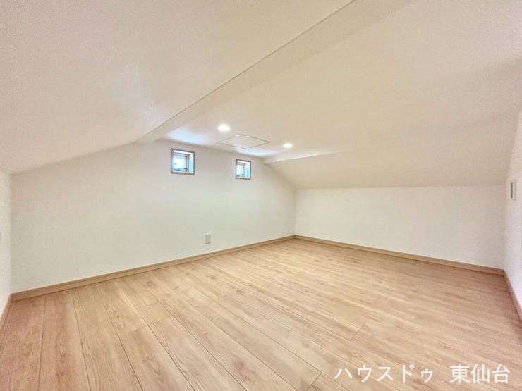 収納力だけでなく、空間の美しさにもこだわった子屋根裏付き住戸。