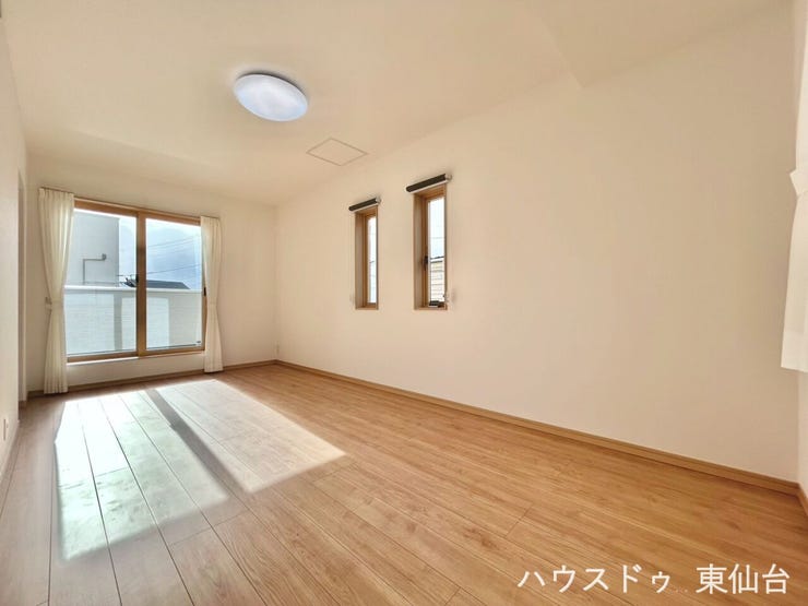 3面採光の寝室は明るさと広々とした空間でゆったりとしたプライベート空間を演出!