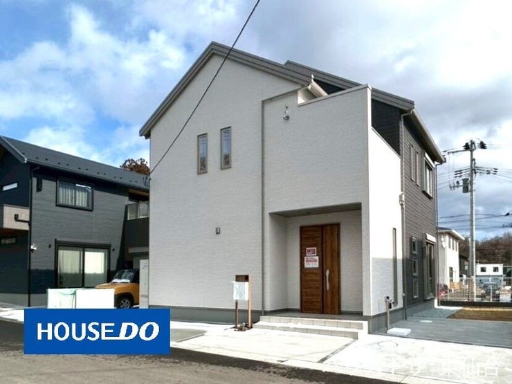 【外観】
小屋根裏収納つきの全館空調住宅♪
広々とした敷地は53坪以上で子育て環境◎