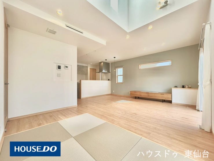 吹抜のある明るいリビングダイニングキッチンは広々16.7帖!