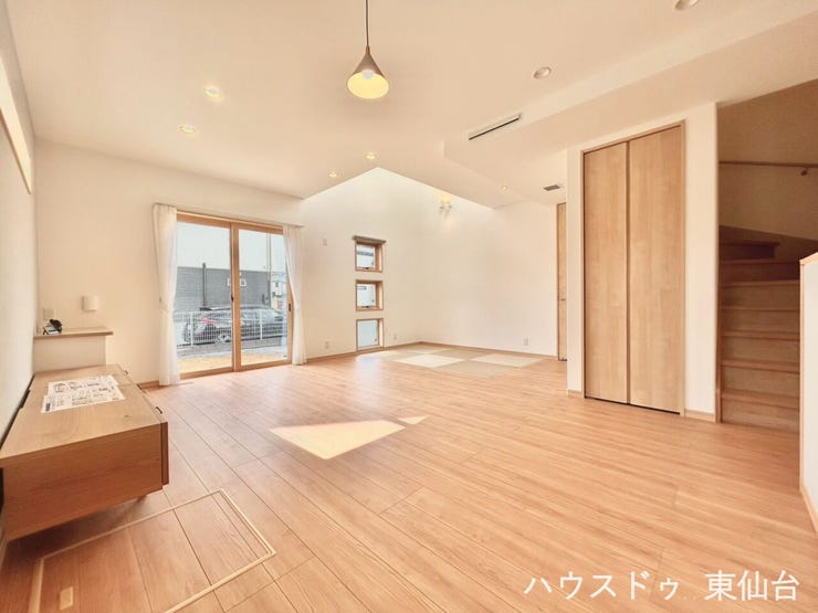 リビング階段で家族とのコミュニケーションも取りやすい設計♪