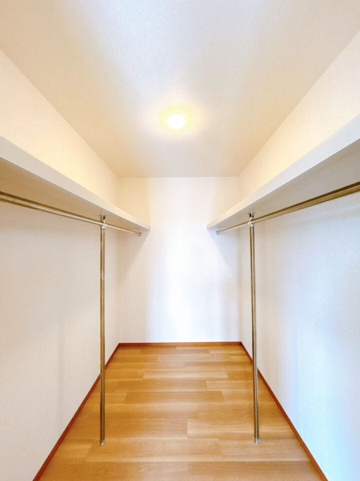 2階:洋室12帖 WIC