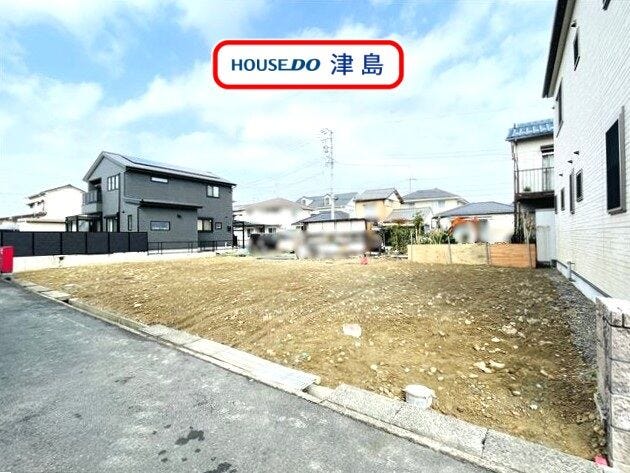 キッチン北側に洗面室を配置し、家事動線に優れた間取り。リビングに隣接した和室は心地よい空間です。