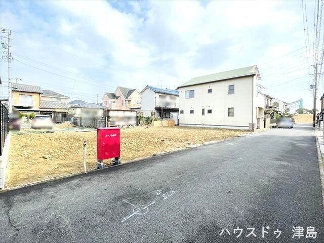 全居室がバルコニーに面しているため明るいお部屋です。収納が完備され、すっきりとお部屋が片付きます。