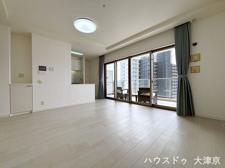 琵琶湖を望む開放的な15.2畳LDK!