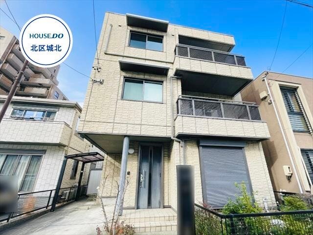 【外観】
城北小学校/北陵中学校エリアに2世帯住宅が登場です。「城北小学校」停まで徒歩2分、マックスバリュー 鳩岡店まで徒歩2分、V・drug 光音寺店まで徒歩7分の好立地です。