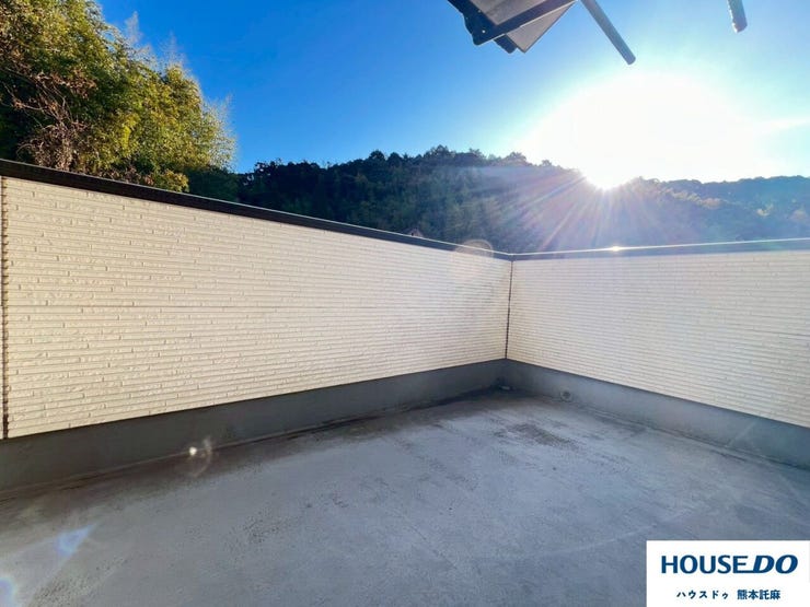 バルコニーの広さは十分!洗濯物干し場にもテラスとしても便利ですね♪