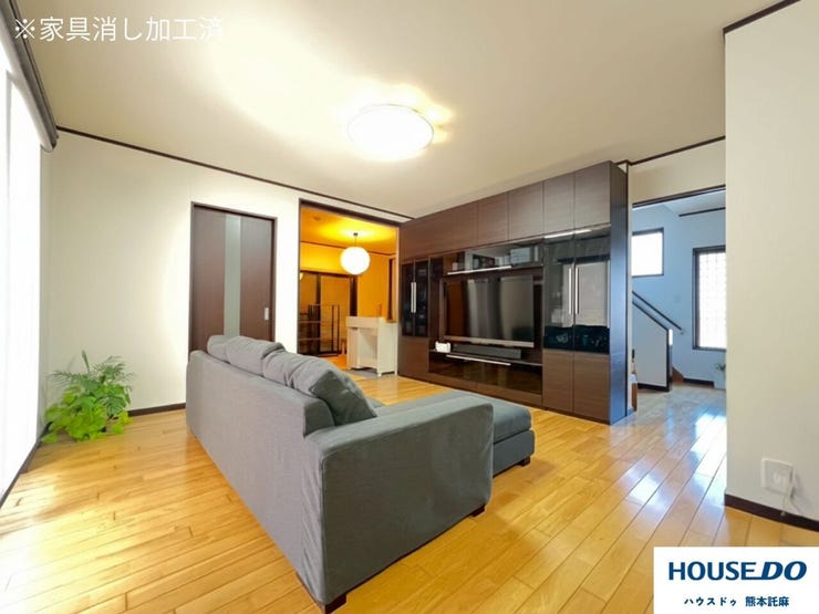 1階リビングを抜けると防音室に繋がります