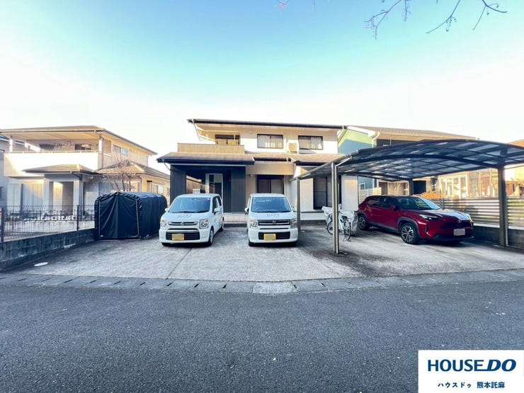 並列駐車4台可!カーポートもございます♪