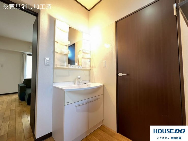 階段横に洗面台あり!便利ですね♪