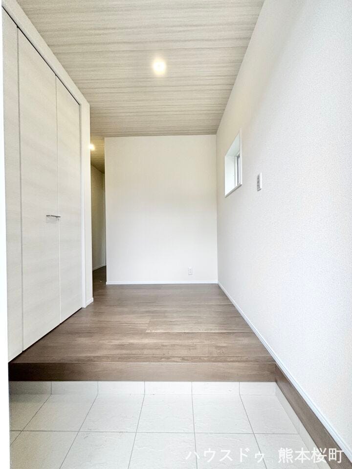 ■「しまう」が叶える美しい玄関■大容量のシューズボックスがあることでいつも整理された、気持ちの良い「家の顔」を保てます。