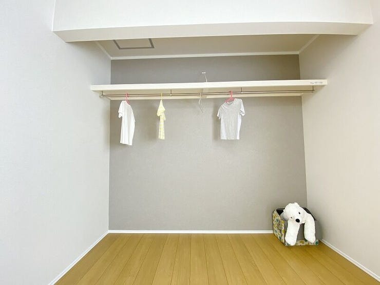 居室にそれぞれクローゼットが設けられていますので、お部屋はすっきり片付き、本来の広さでお使いいただけます。整然としたお部屋で過ごすのは気持ちがいいものですね。